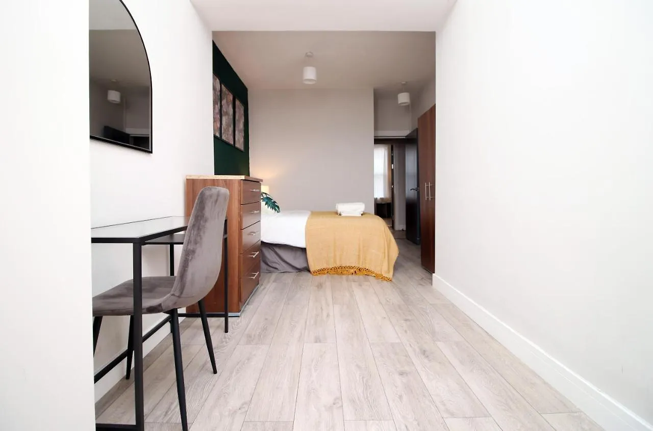 New 1 Bed Flat Next To Roath Park W/Street Parking Apartment Cardiff