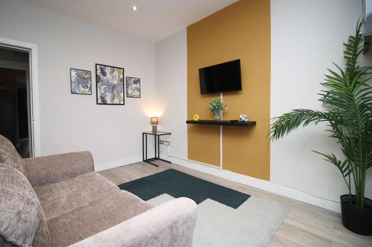 New 1 Bed Flat Next To Roath Park W/Street Parking Apartment Cardiff