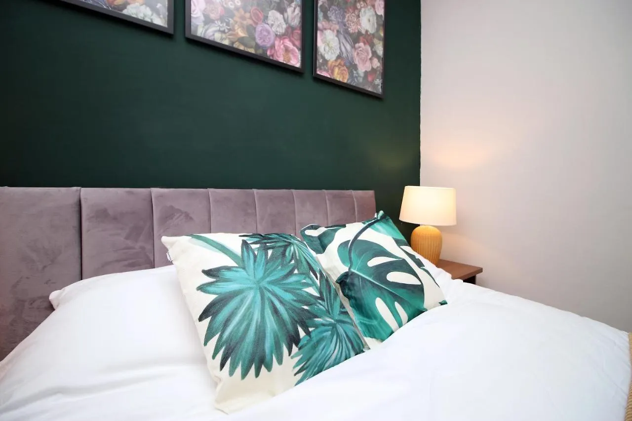 New 1 Bed Flat Next To Roath Park W/Street Parking Apartment Cardiff United Kingdom