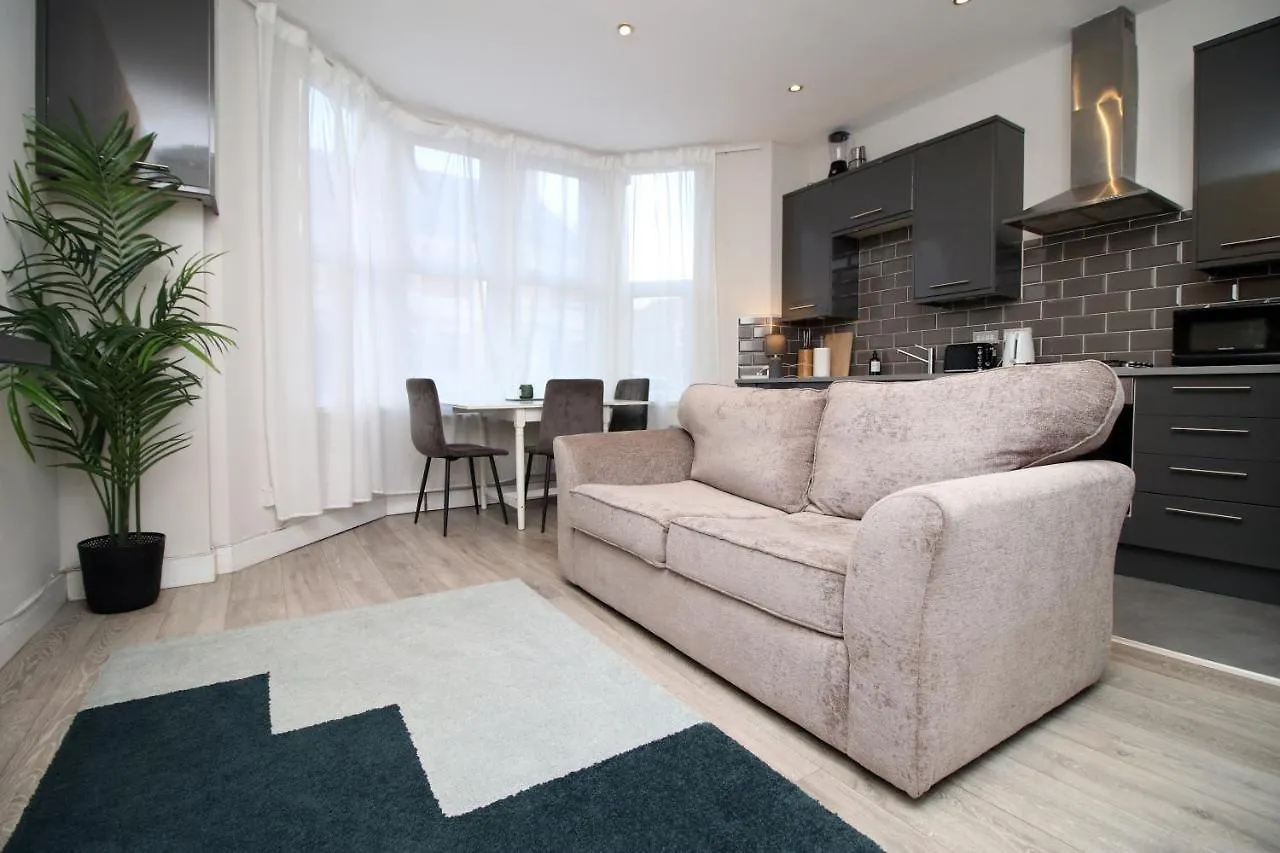 New 1 Bed Flat Next To Roath Park W/Street Parking Apartment Cardiff United Kingdom