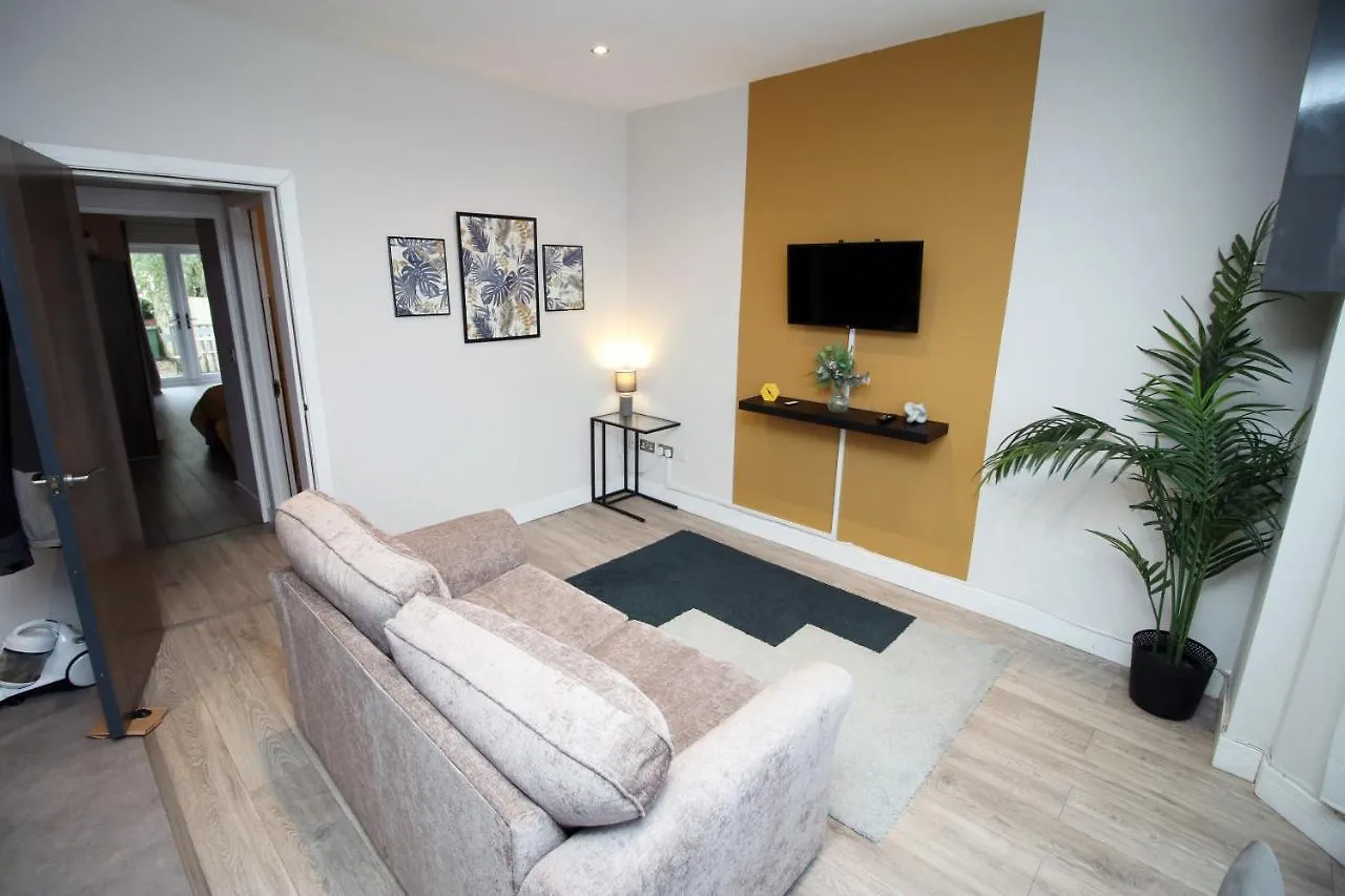 New 1 Bed Flat Next To Roath Park W/Street Parking Apartment Cardiff